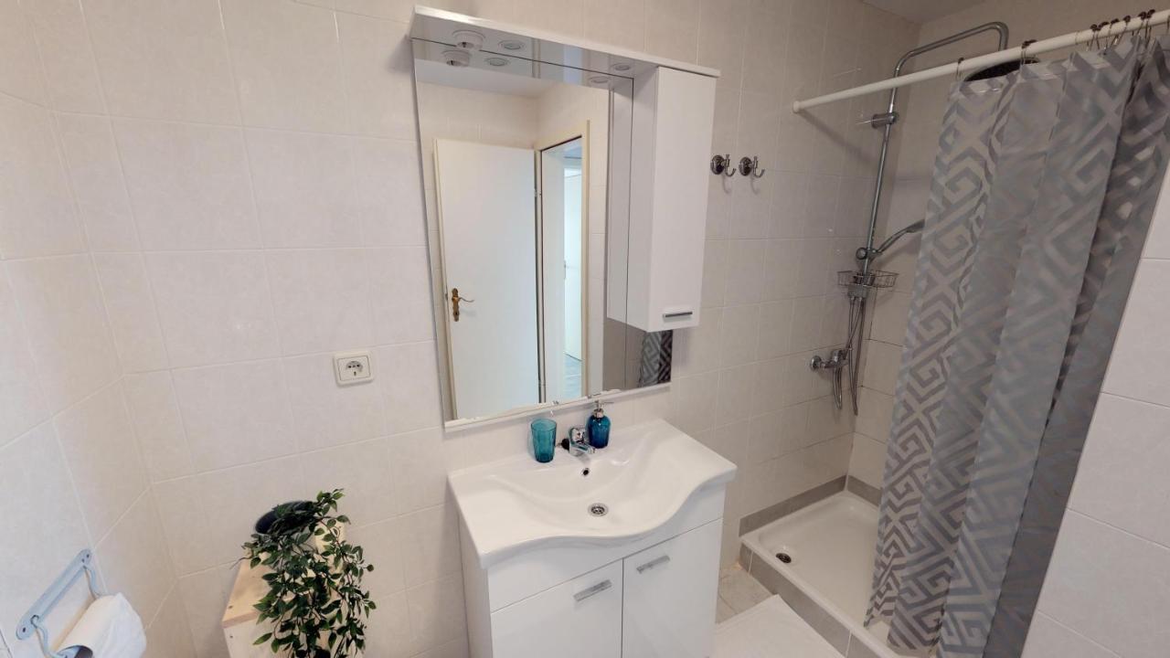 Lora Deluxe Superior 5 Star Apartment, Your Piece Of Heaven By The Sea & Park With Sea & Park View Novigrad  Bagian luar foto