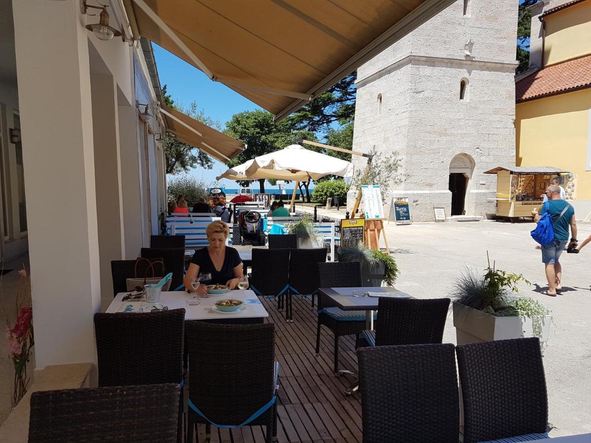 Lora Deluxe Superior 5 Star Apartment, Your Piece Of Heaven By The Sea & Park With Sea & Park View Novigrad  Bagian luar foto